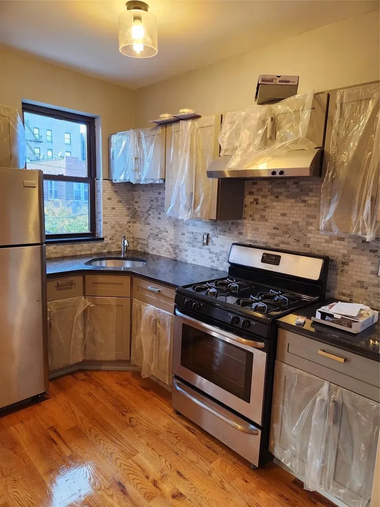 3552 Willett Avenue Bronx NY 10467