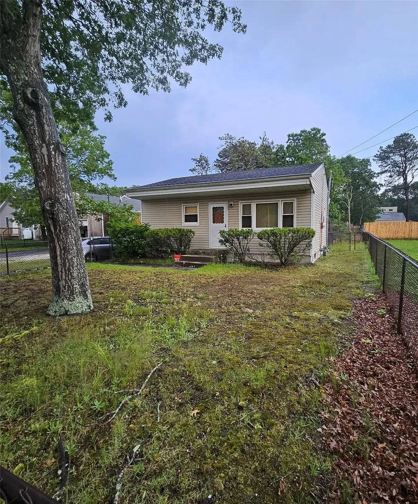 83 Priscilla Avenue Riverhead NY 11901