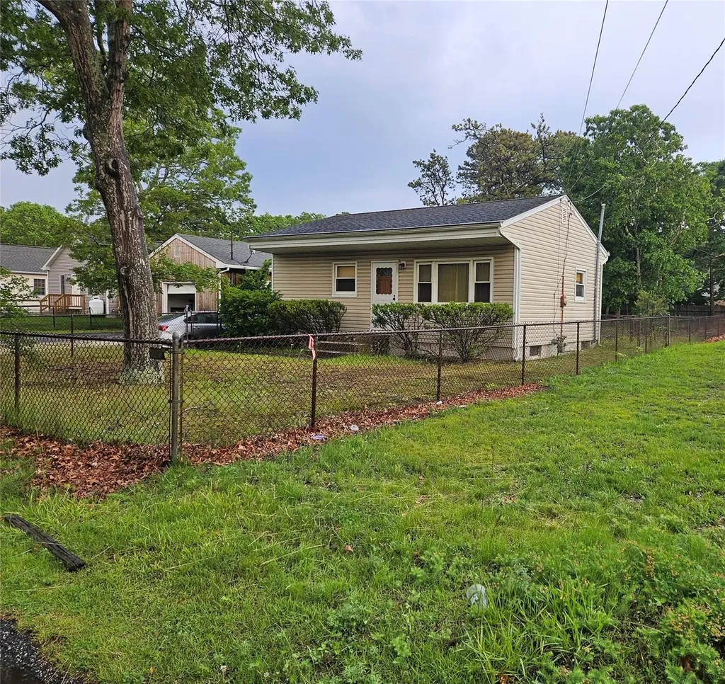 83 Priscilla Avenue Riverhead NY 11901