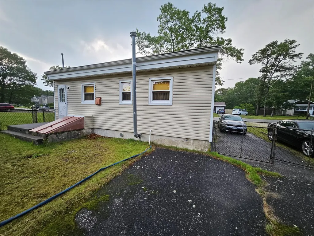 83 Priscilla Avenue Riverhead NY 11901