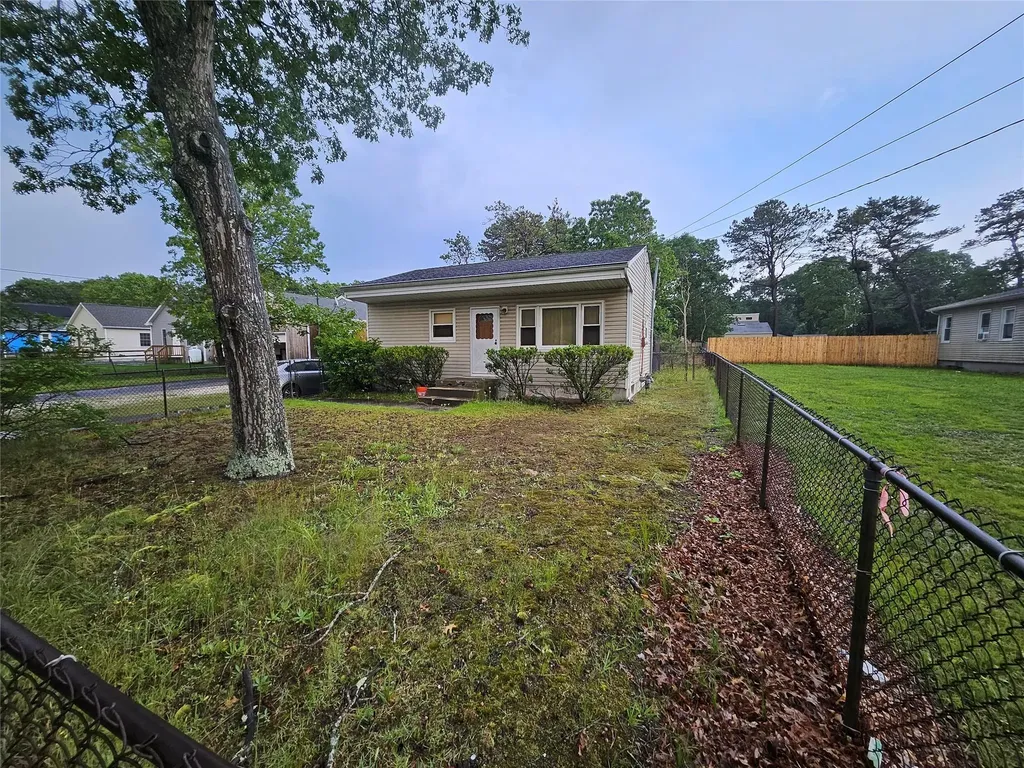 83 Priscilla Avenue Riverhead NY 11901