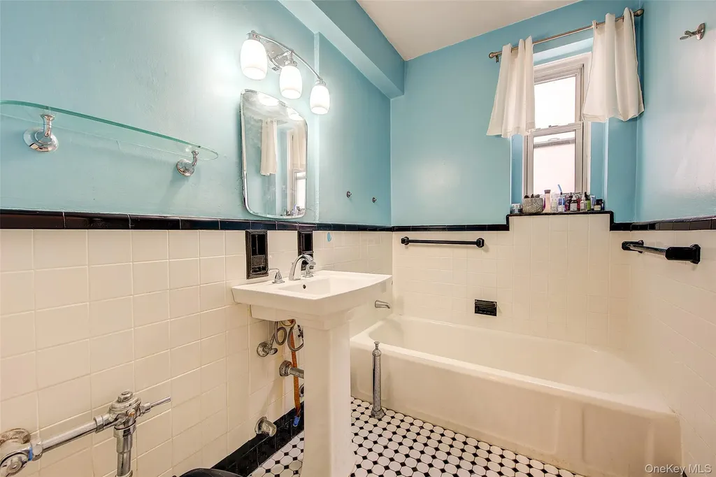 118-11 84th Avenue Kew Gardens NY 11415