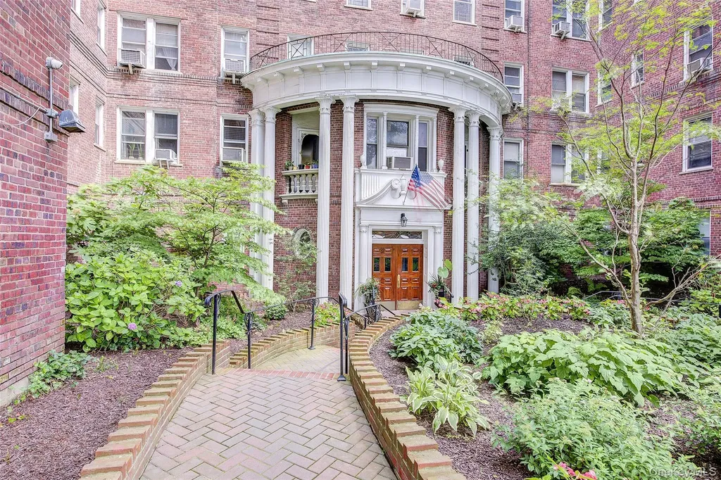 118-11 84th Avenue Kew Gardens NY 11415