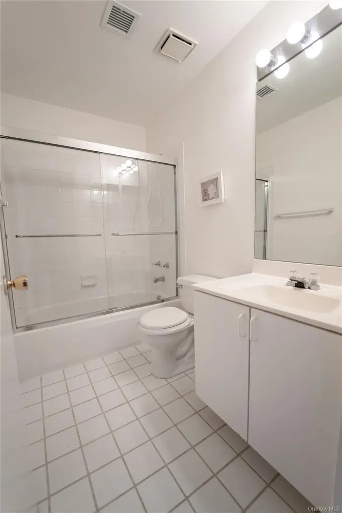 763 Spring Lake Drive Middle Island NY 11953