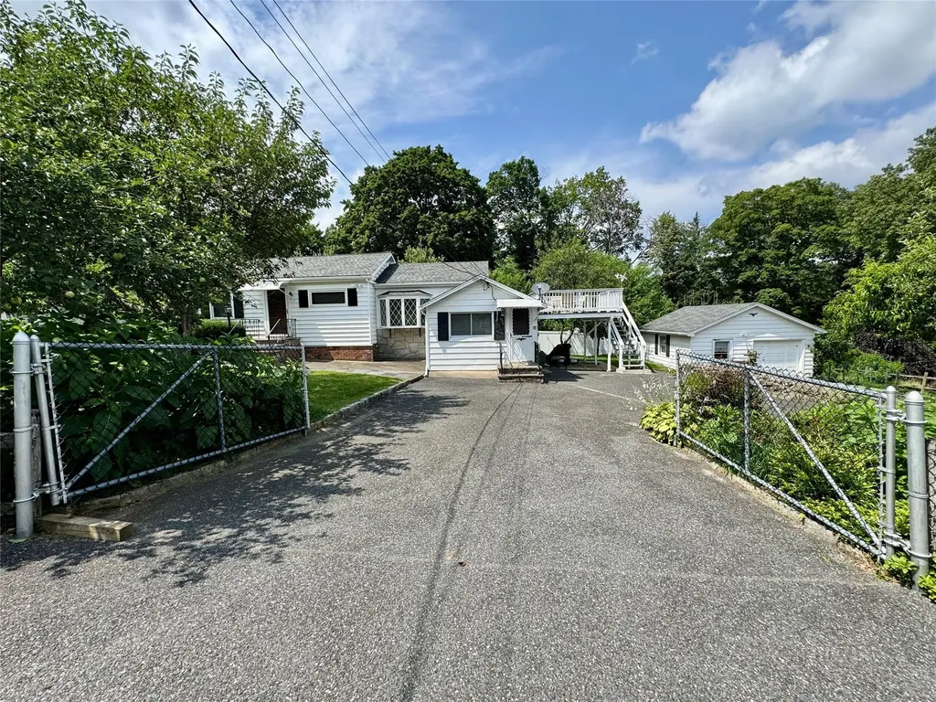 11 Knollcrest Drive New Fairfield CT 06812