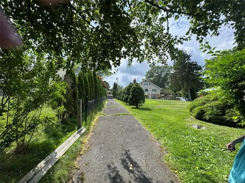 11 Knollcrest Drive New Fairfield CT 06812