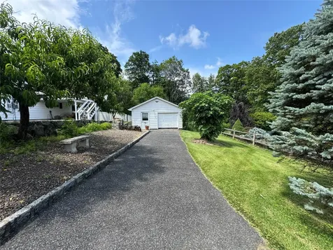 11 Knollcrest Drive New Fairfield CT 06812