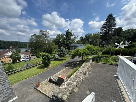 11 Knollcrest Drive New Fairfield CT 06812