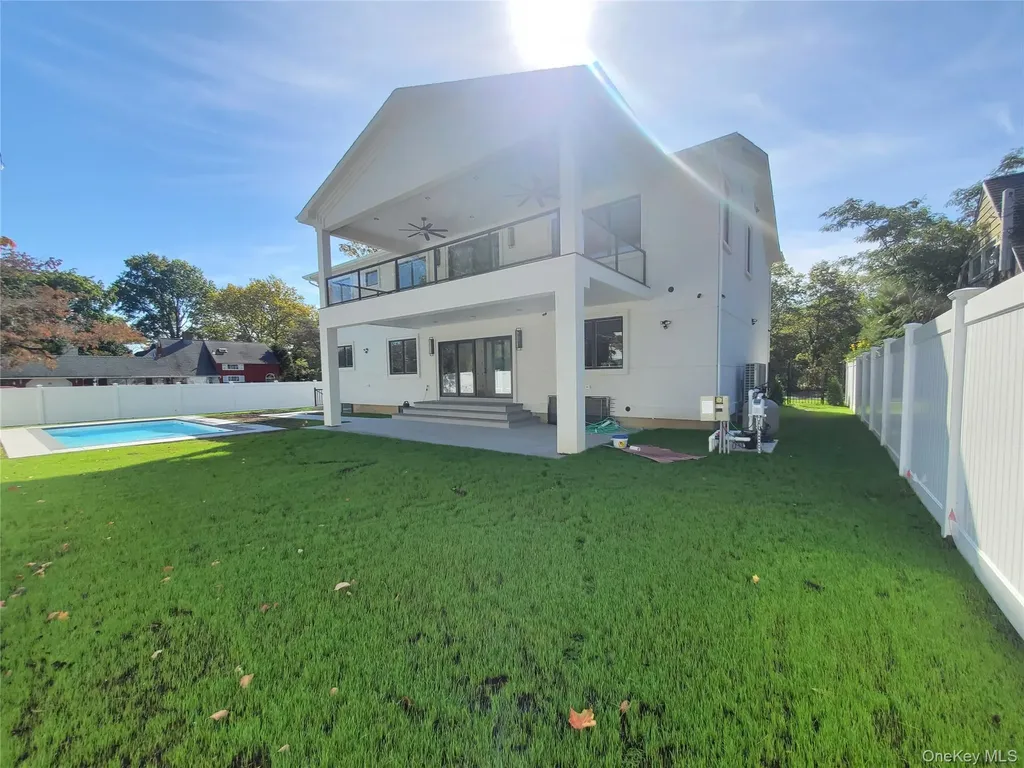 65 Page Lane Westbury NY 11590