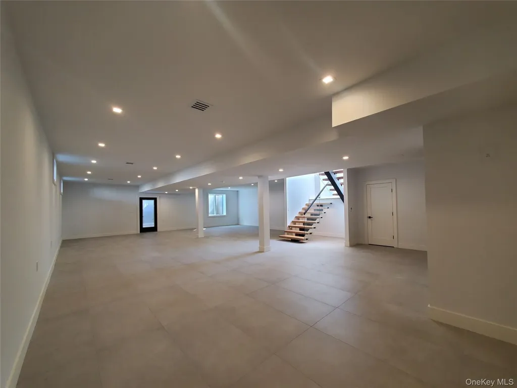 65 Page Lane Westbury NY 11590