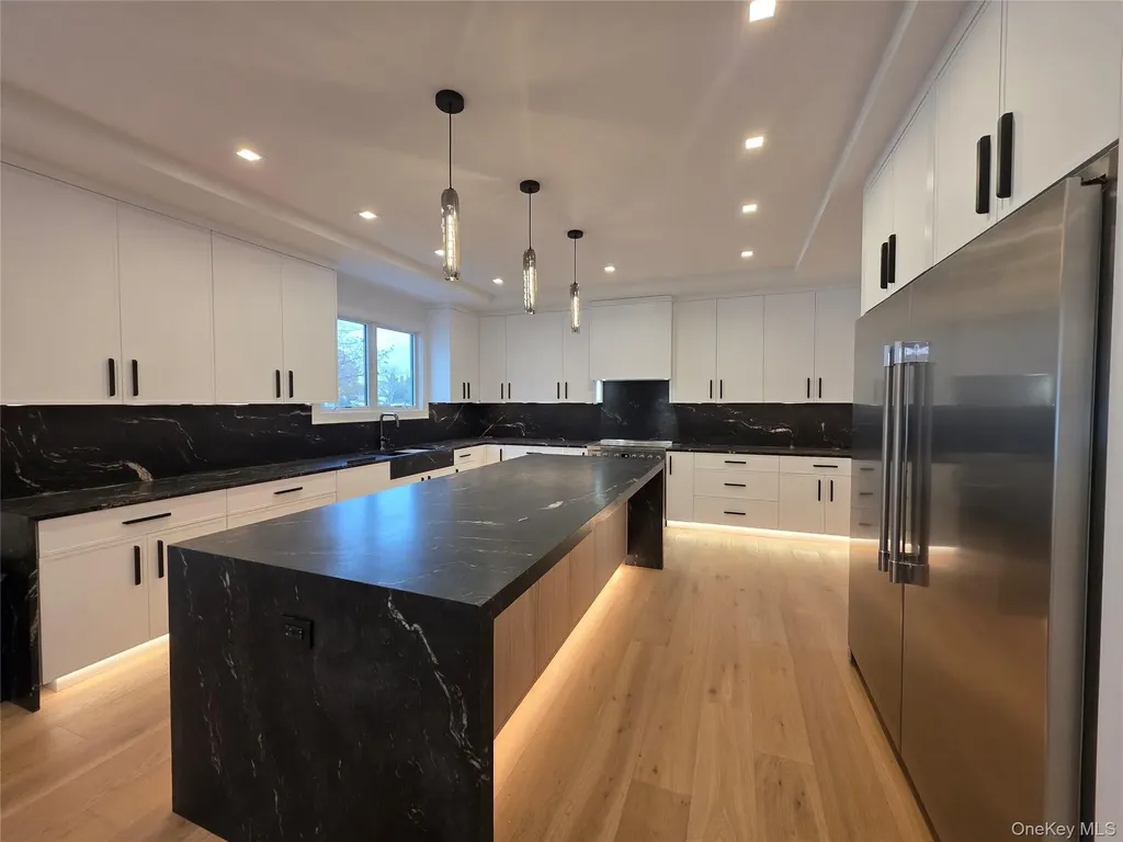 65 Page Lane Westbury NY 11590
