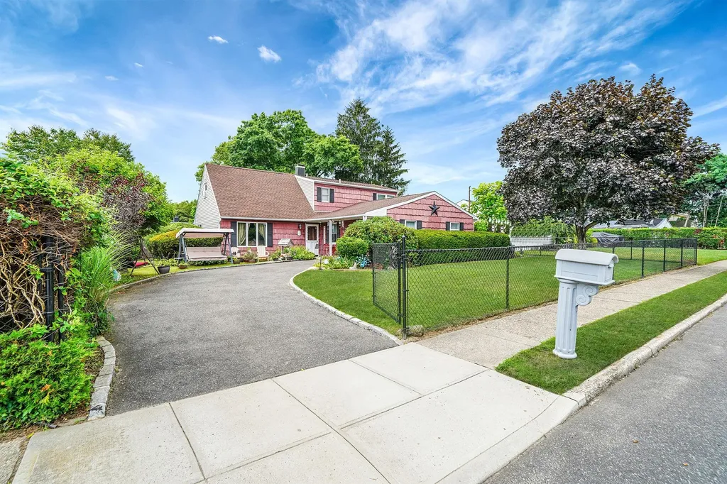 38 Charter Road Selden NY 11784