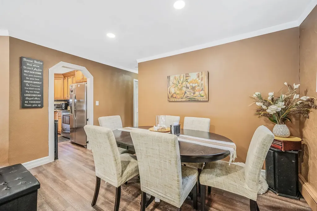 511 N Delaware Avenue Lindenhurst NY 11757