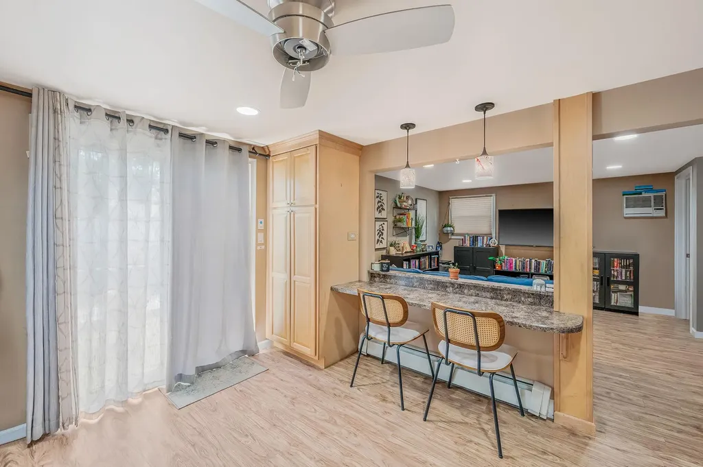 511 N Delaware Avenue Lindenhurst NY 11757
