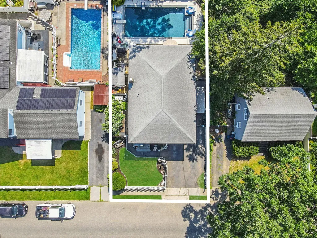 511 N Delaware Avenue Lindenhurst NY 11757
