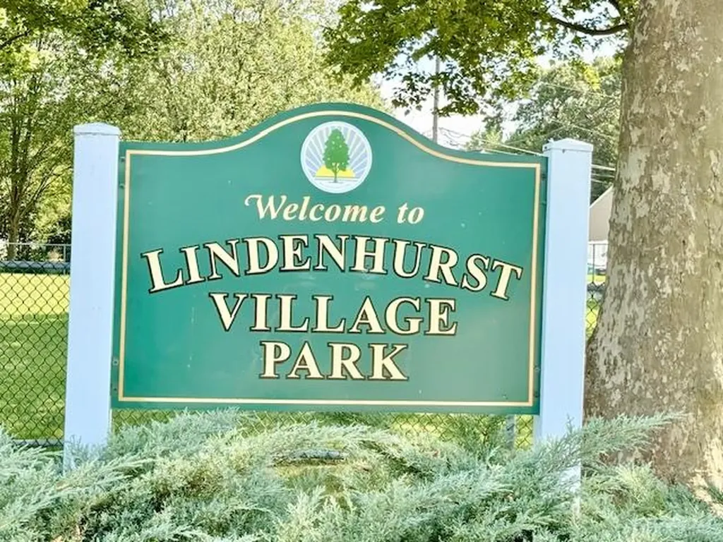 511 N Delaware Avenue Lindenhurst NY 11757