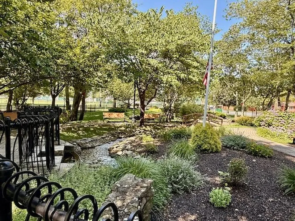 511 N Delaware Avenue Lindenhurst NY 11757