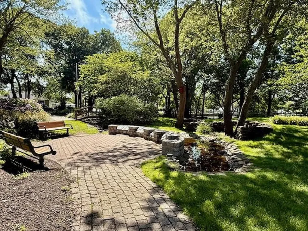 511 N Delaware Avenue Lindenhurst NY 11757