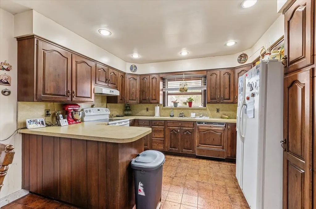 227 Randall Avenue Lawrence NY 11559
