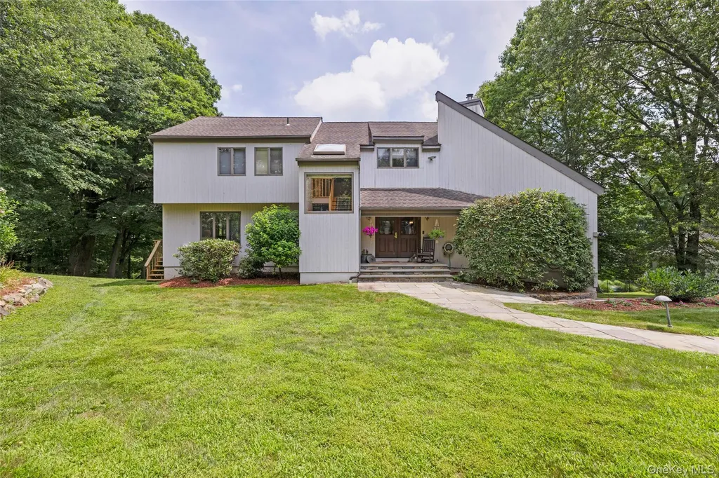 3 Farese Way Amawalk NY 10501