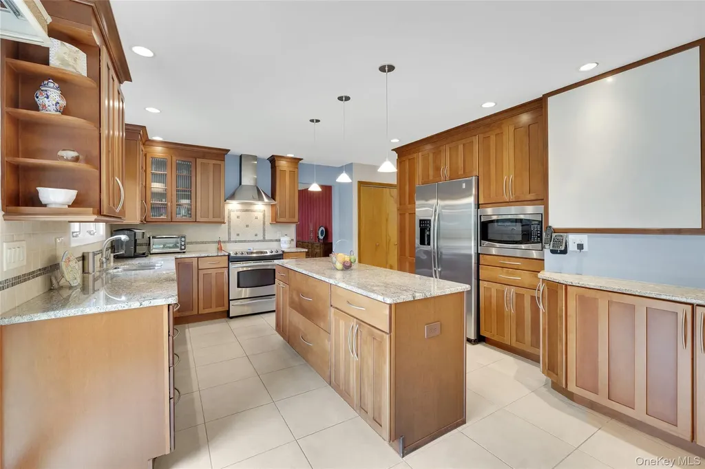 3 Farese Way Amawalk NY 10501
