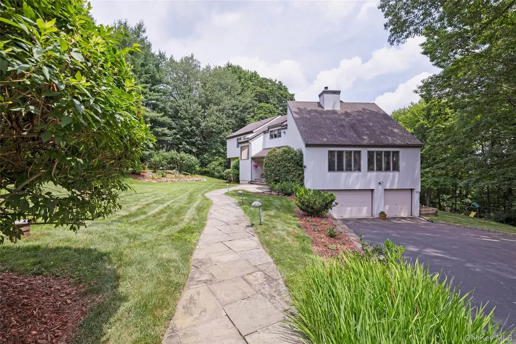3 Farese Way Amawalk NY 10501