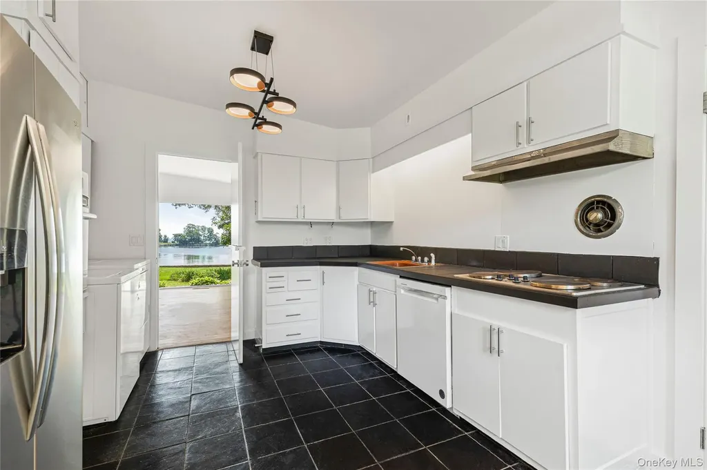 1160 Greacen Point Road Mamaroneck NY 10543