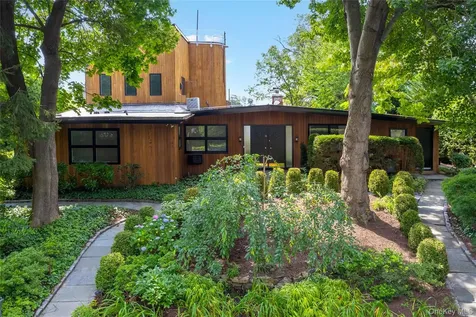 1160 Greacen Point Road Mamaroneck NY 10543