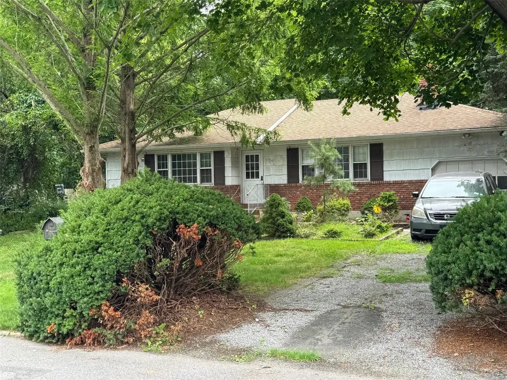42 Babylon Street Islip Terrace NY 11752