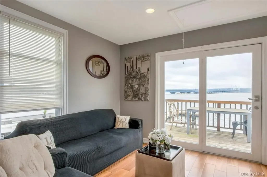 74 River Road Nyack NY 10960