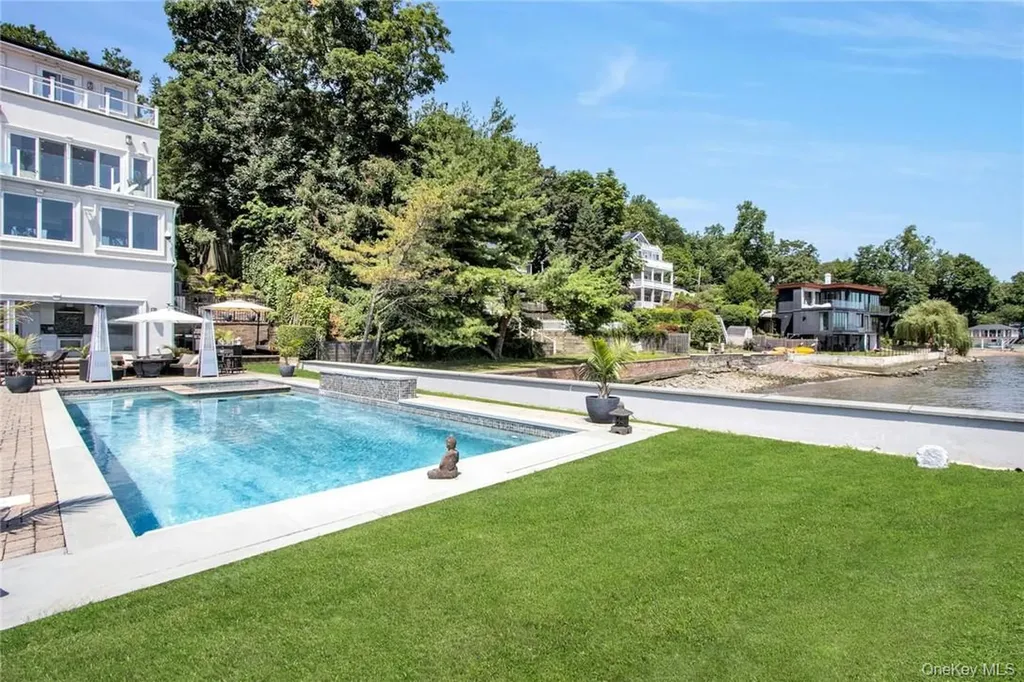 74 River Road Nyack NY 10960