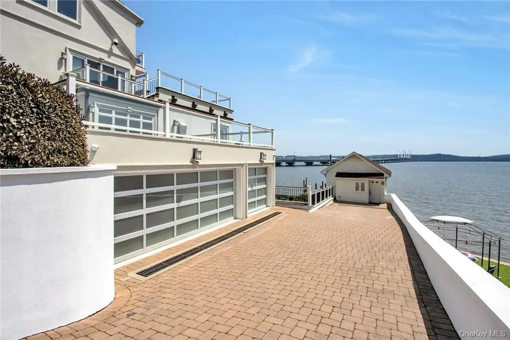 74 River Road Nyack NY 10960
