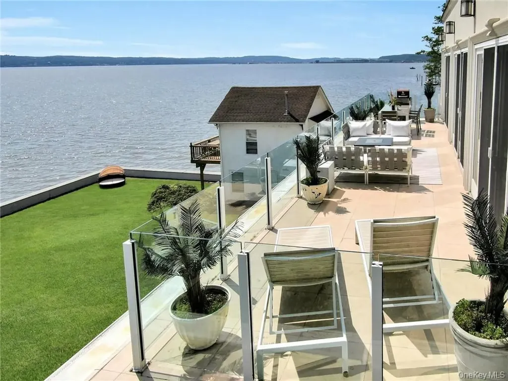 74 River Road Nyack NY 10960