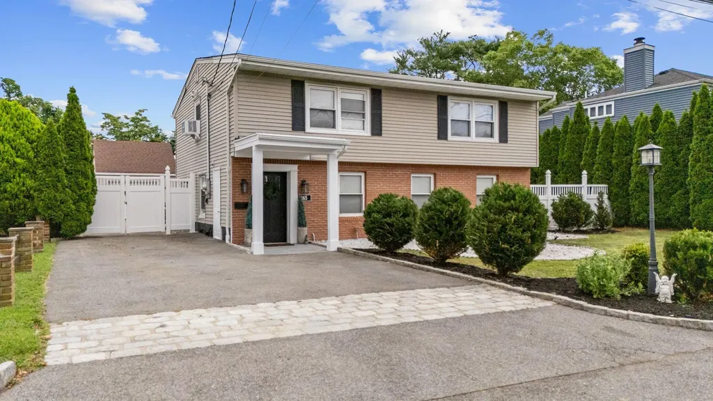 165 Jennifer Lane Yonkers NY 10710