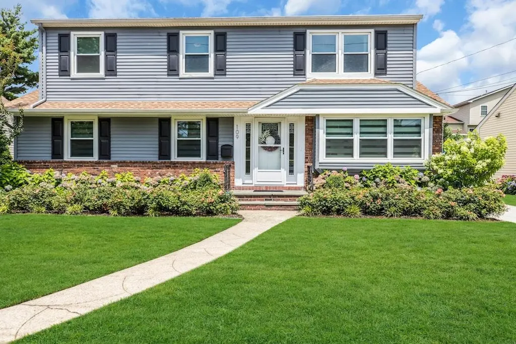 109 Meldon Avenue Albertson NY 11507