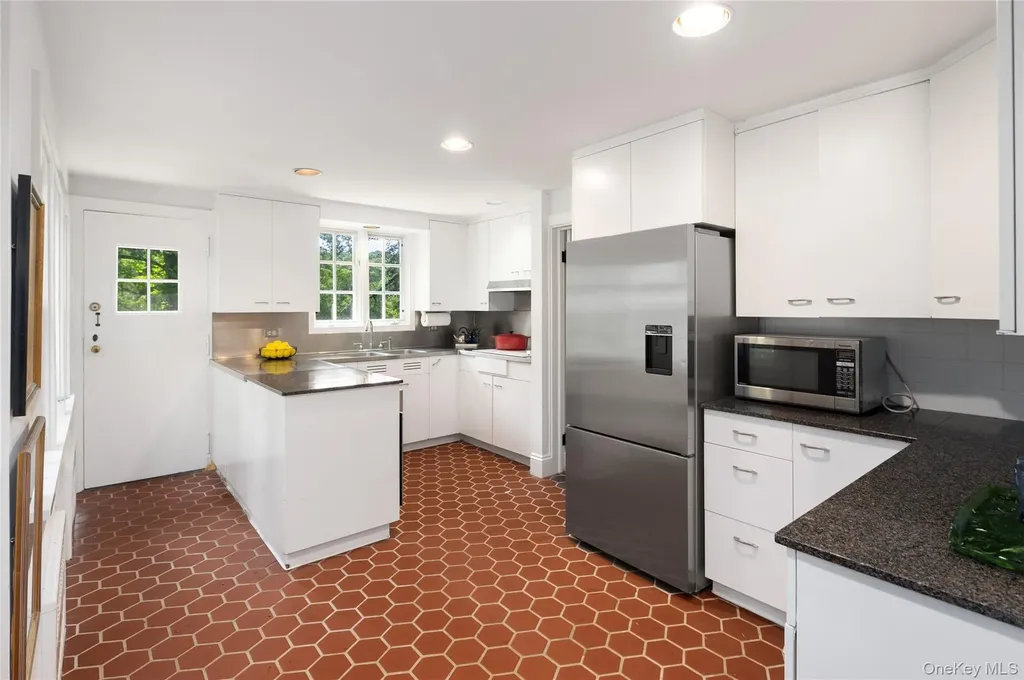 69 Whippoorwill Road Armonk NY 10504