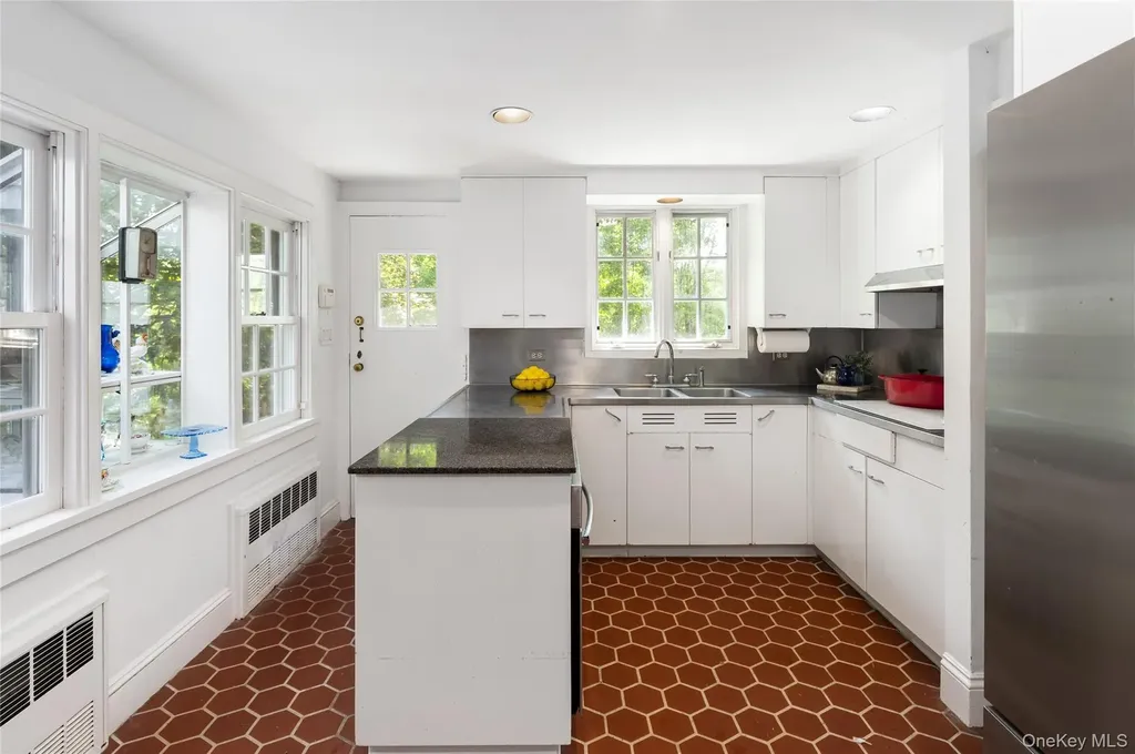 69 Whippoorwill Road Armonk NY 10504