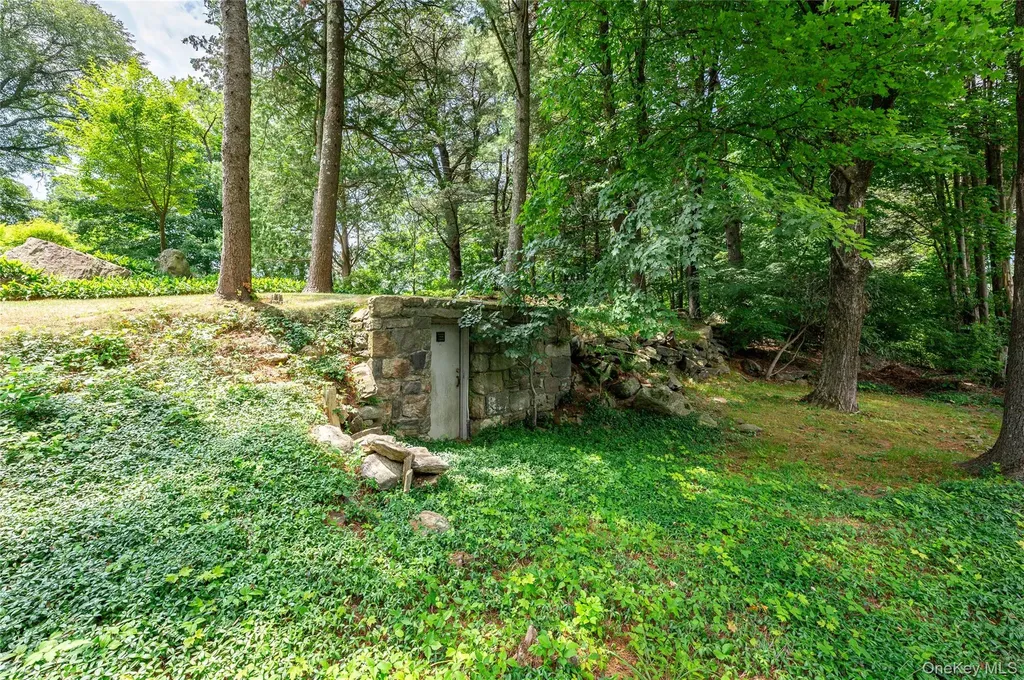 69 Whippoorwill Road Armonk NY 10504