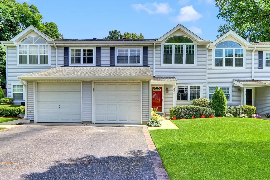 23 Indian Trace Kings Park NY 11754