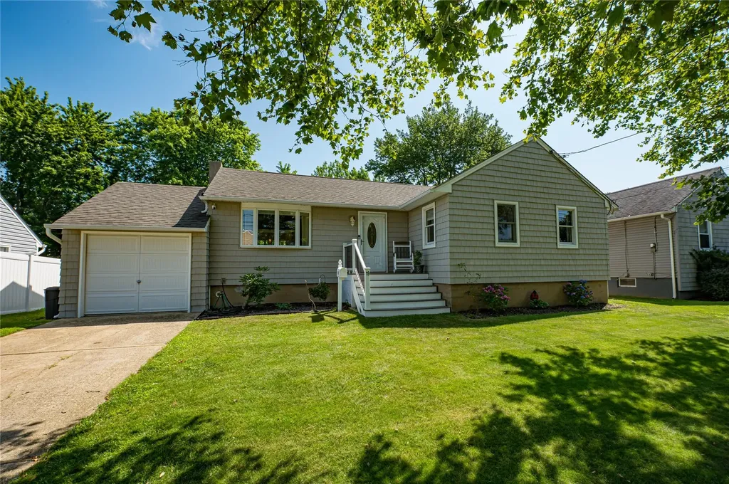 19 Tappan Avenue Babylon NY 11702