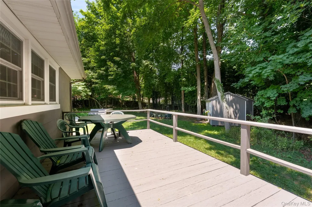 11 Quaker Path Stony Brook NY 11790