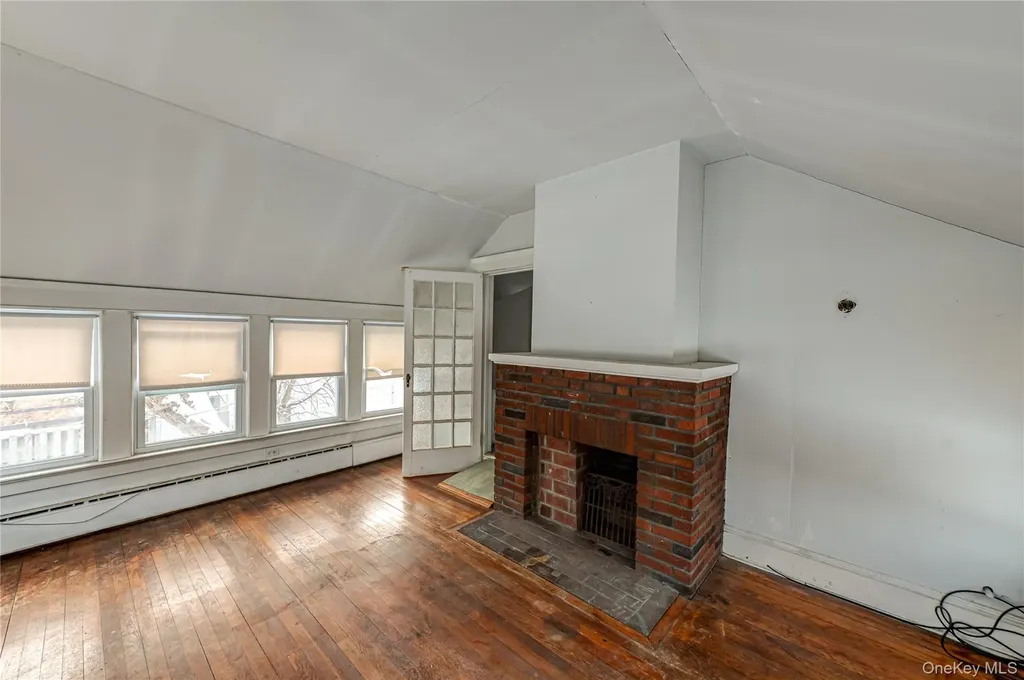 25 Shore Lane Bay Shore NY 11706