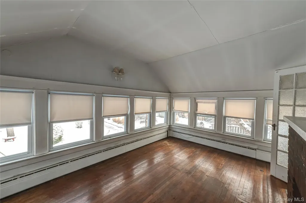 25 Shore Lane Bay Shore NY 11706