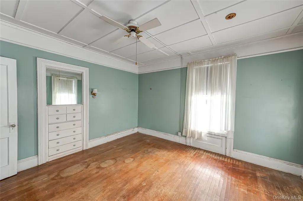 25 Shore Lane Bay Shore NY 11706