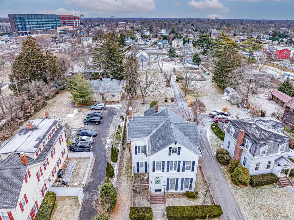 25 Shore Lane Bay Shore NY 11706