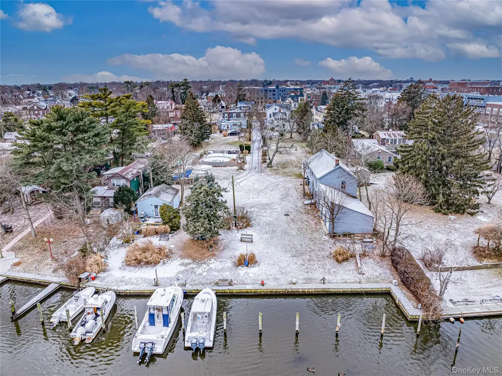 25 Shore Lane Bay Shore NY 11706