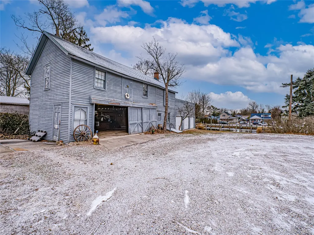 25 Shore Lane Bay Shore NY 11706