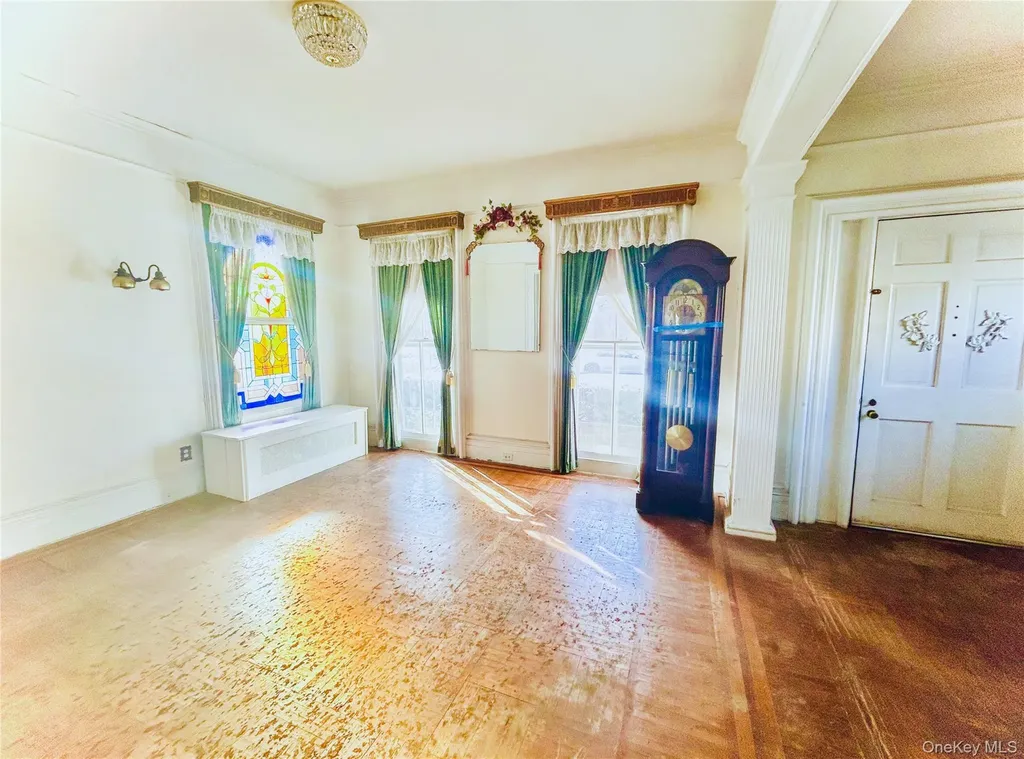 25 Shore Lane Bay Shore NY 11706