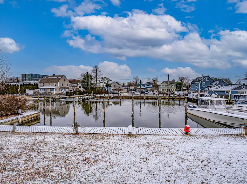 25 Shore Lane Bay Shore NY 11706