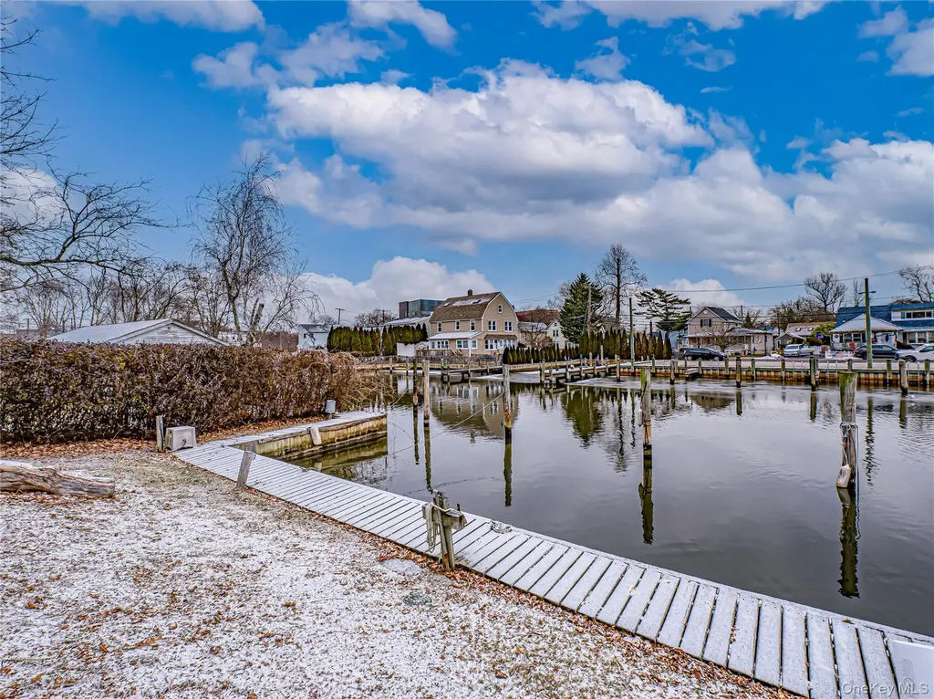 25 Shore Lane Bay Shore NY 11706